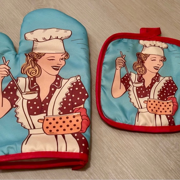 Vintage Oven Mitt & Pot Holder Set - Retro Woman Design, Heat Resistant, Decor - Picture 6 of 13